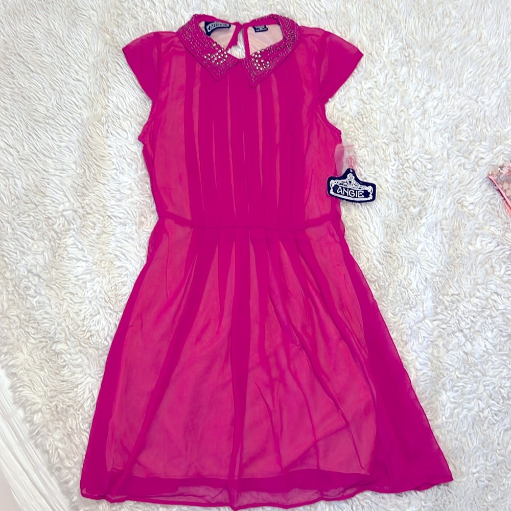 Woman’s or big girls dress, size M hot pink 100% Polyester made in India
